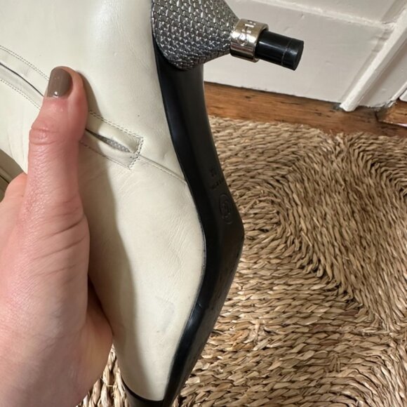 Chanel CC logo Black and White round toed boots - Picture 4 of 7